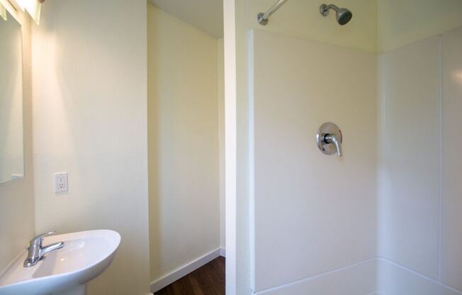 Studio, 1 bath, $1,075, Unit 200