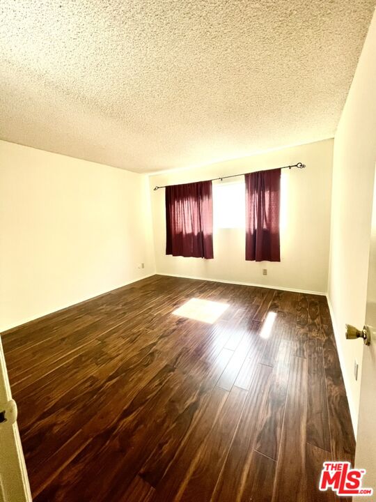 5330 ZELZAH AVE