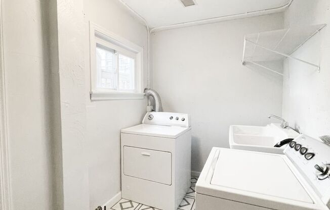 2 beds, 2 baths, $1,650, Unit Bottom