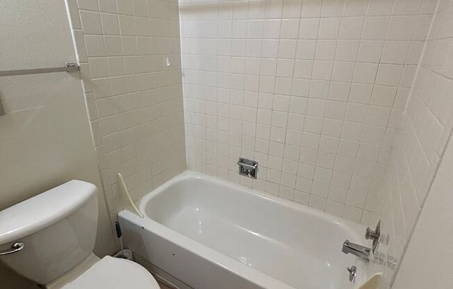 Studio, 1 bath, 360 sqft, $550, Unit 20