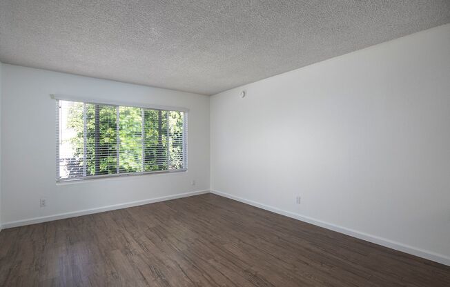 2 beds, 2 baths, 918 sqft, $2,895, Unit 27-14