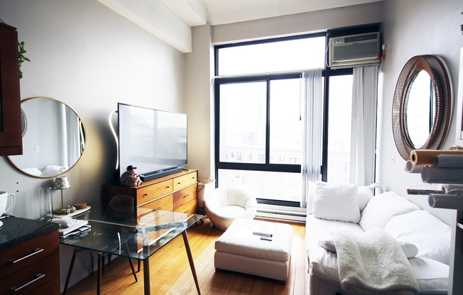 1 bed, 1 bath, 400 sqft, $2,950, Unit 512