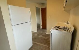 1 bed, 1 bath, $825, Unit 4400 Rocky River Dr # 208