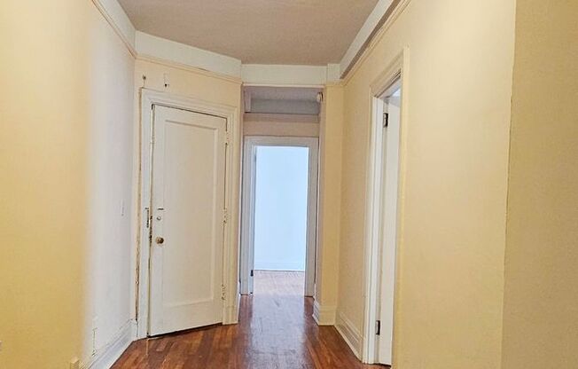 2 beds, 2 baths, 775 sqft, $1,875, Unit 211
