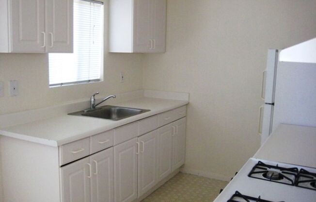 1 bed, 1 bath, 425 sqft, $1,950, Unit 920 S. Pacific St. #5