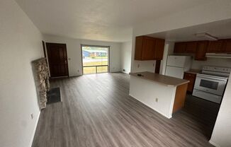 3 beds, 1 bath, $2,200