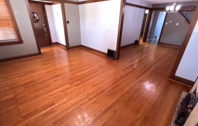 Exceptional single-family near UIC-DePaul University -North Park University