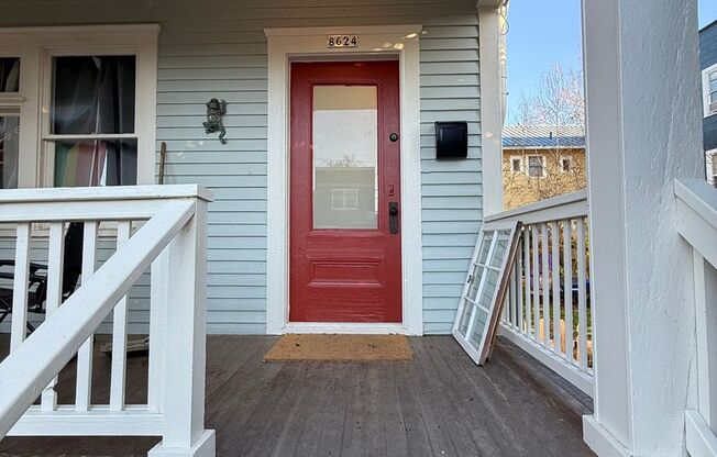 Charming 1912 Vintage 2-Bedroom + Finished Loft in Sellwood – Available Now!