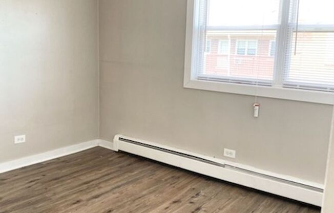 2 beds, 1 bath, $1,695, Unit 420-16