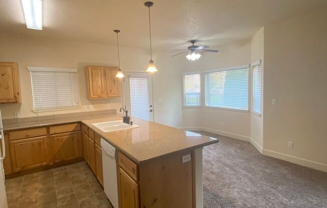 2 beds, 2 baths, 1,200 sqft, $1,550, Unit 6850 Spurwing #106