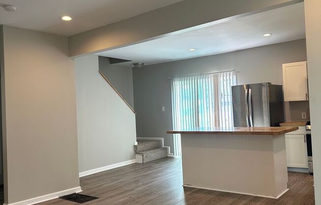 $1700 PER MONTH 3 Bedroom 1.5 Bathroom House in South Columbus!
