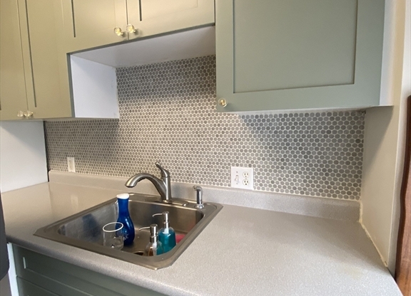 2 beds, 1 bath, 796 sqft, $4,300, Unit 303