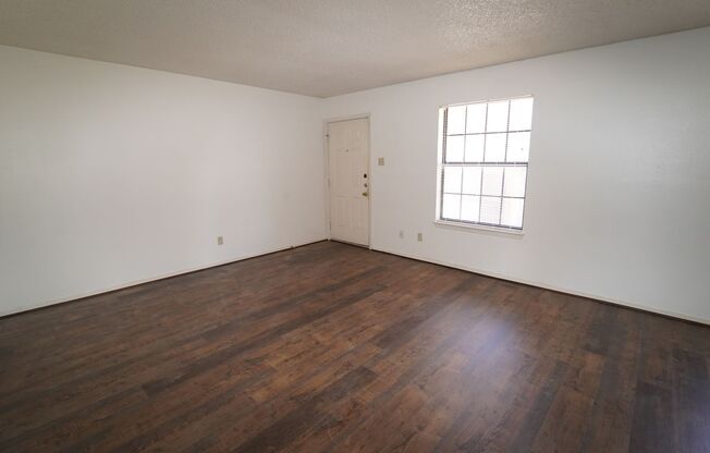 2 beds, 1 bath, $995, Unit Apt. 14