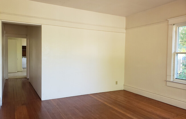 Beautiful 4 Bedroom House on Campus!