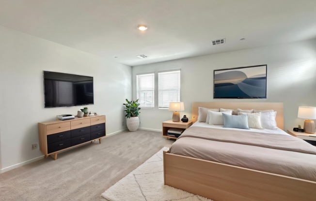 5 beds, 3 baths, $2,795
