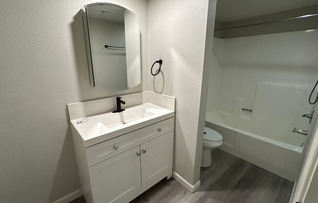 1 bed, 1 bath, 633 sqft, $1,540, Unit 142