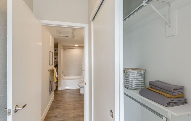 1 bed, 1 bath, 562 sqft, $1,595, Unit 403