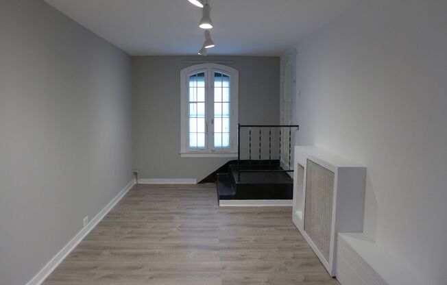 Lamon Courts Apartments