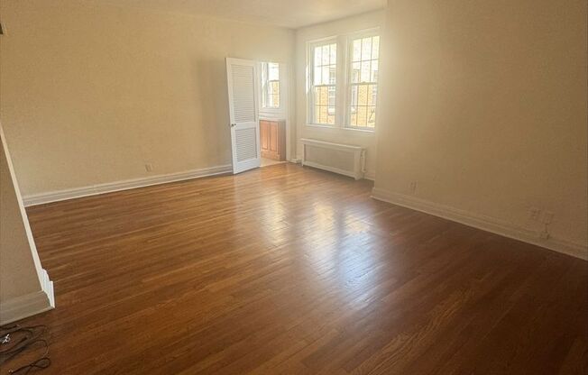 Studio, 1 bath, 294 sqft, $1,420, Unit New King Edward  9A4