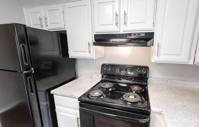 1 bed, 1 bath, 825 sqft, $834