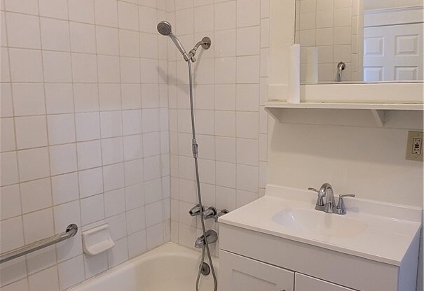 820 W 55 ST