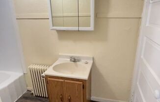 2 beds, 1 bath, $700, Unit 338 4R