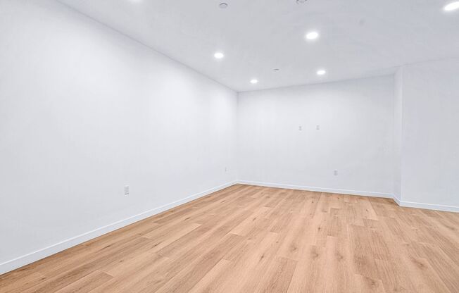 3 beds, 2 baths, 1,400 sqft, $3,700, Unit 502