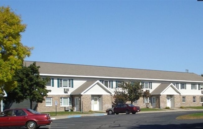 3 beds, 1 bath, 1,036 sqft, $1,095, Unit 2936