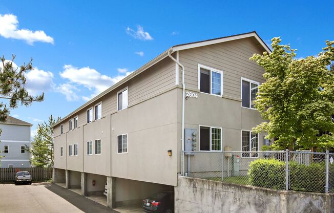 2 beds, 1 bath, 800 sqft, $1,750, Unit 102-2604 South Campus Place