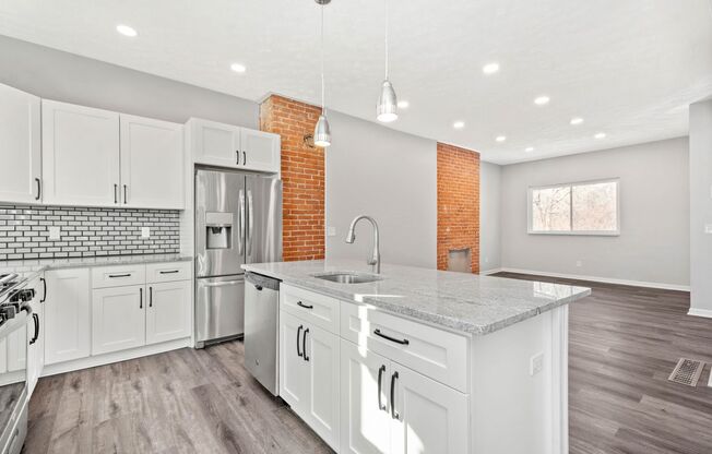 Stunning 4 bedroom home in Pittsburgh available September 1st!