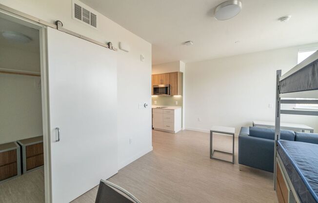 Studio, 1 bath, 470 sqft, $2,695