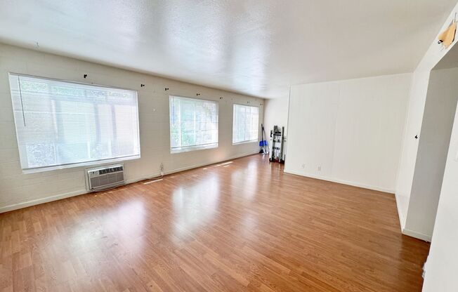 1 bed, 1 bath, 698 sqft, $1,250, Unit 126