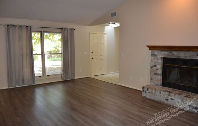 3 beds, 2 baths, $1,325