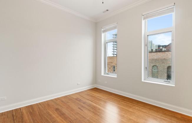 1045 W MONROE