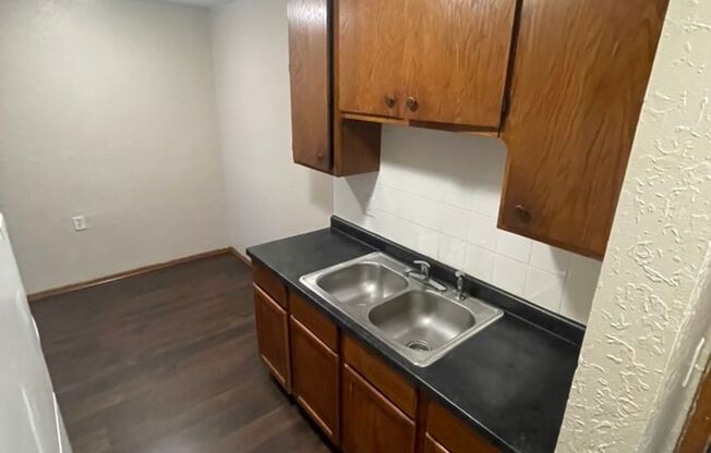 2 beds, 1 bath, 750 sqft, $1,583, Unit Apt 301