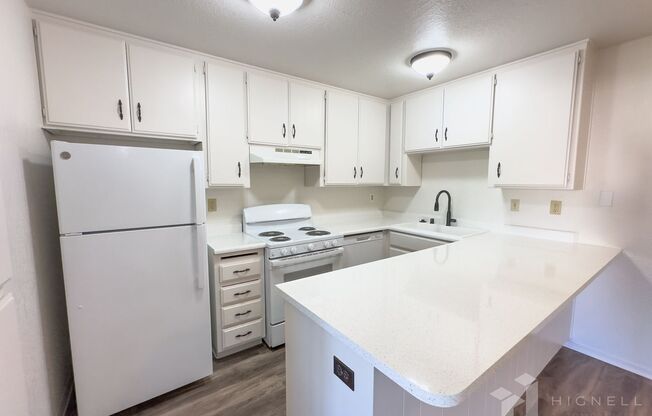 2 beds, 1 bath, 900 sqft, $1,350, Unit 155