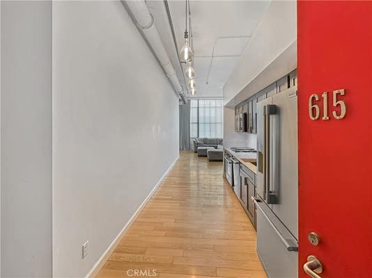 Studio, 1 bath, 700 sqft, $2,200