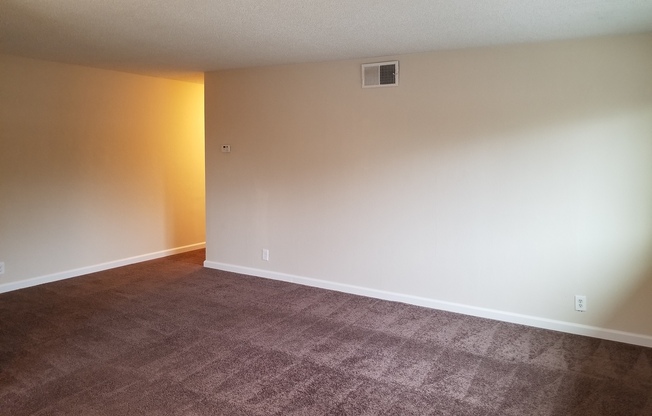 GREAT LOOKING 2BD / 1BTH UPSTAIRS  UNIT / WATER/SEWER/TRASH AND LANDSCAPING INCLUDED IN RENT!!