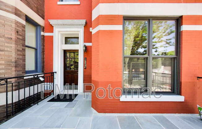 1952 CALVERT ST
