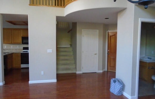 Pool & Spa ! East Roseville -2 Story, 3 Bed, 2.5 Ba, Spacious fence Rear yard, Pool Service, HOA