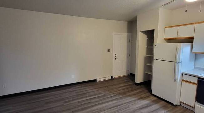 3 beds, 1 bath, 1,200 sqft, $1,710