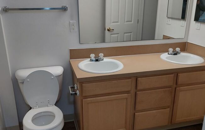 1 bed, 1 bath, 899 sqft, $1,425, Unit H-03