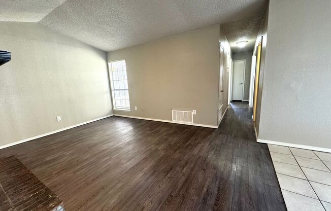 Adorable 3 bedroom 2 bathroom Duplex!