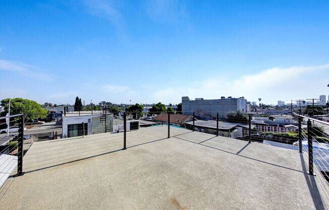 AMAZING NEW CONSTRUCTION UNIT NEAR DOWNTOWN