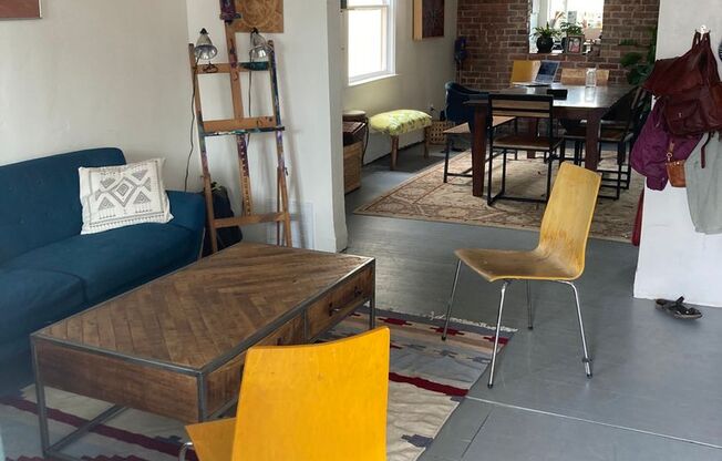 Charming 2 Bedroom, 2 Bath House for Rent!