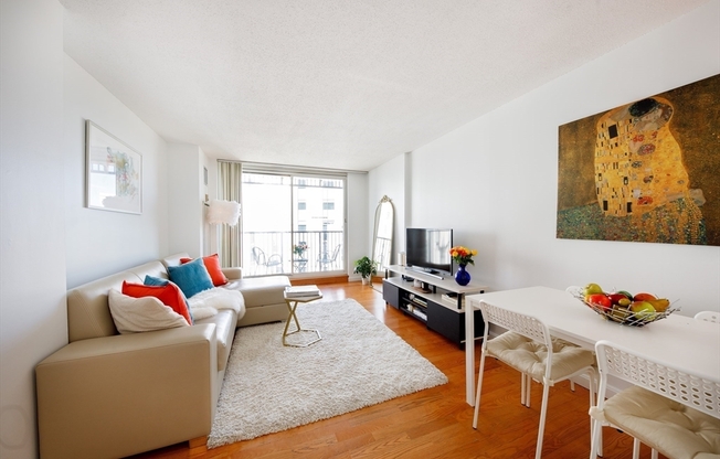 1 bed, 1 bath, 663 sqft, $3,400, Unit 1027