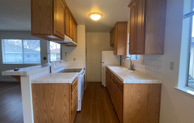 Upstairs, Spacious 2 Bedroom 1 Bath Condo in North San Jose