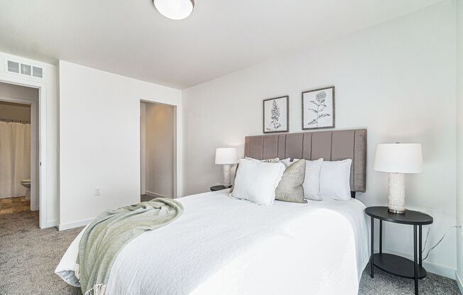 2 beds, 2.5 baths, 1,113 sqft, $1,300, Unit 7724-06