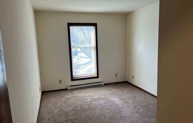 2 beds, 1 bath, 1,000 sqft, $1,680, Unit 7742RE