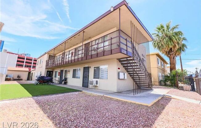 1 BD/1 BA Refreshed Apt